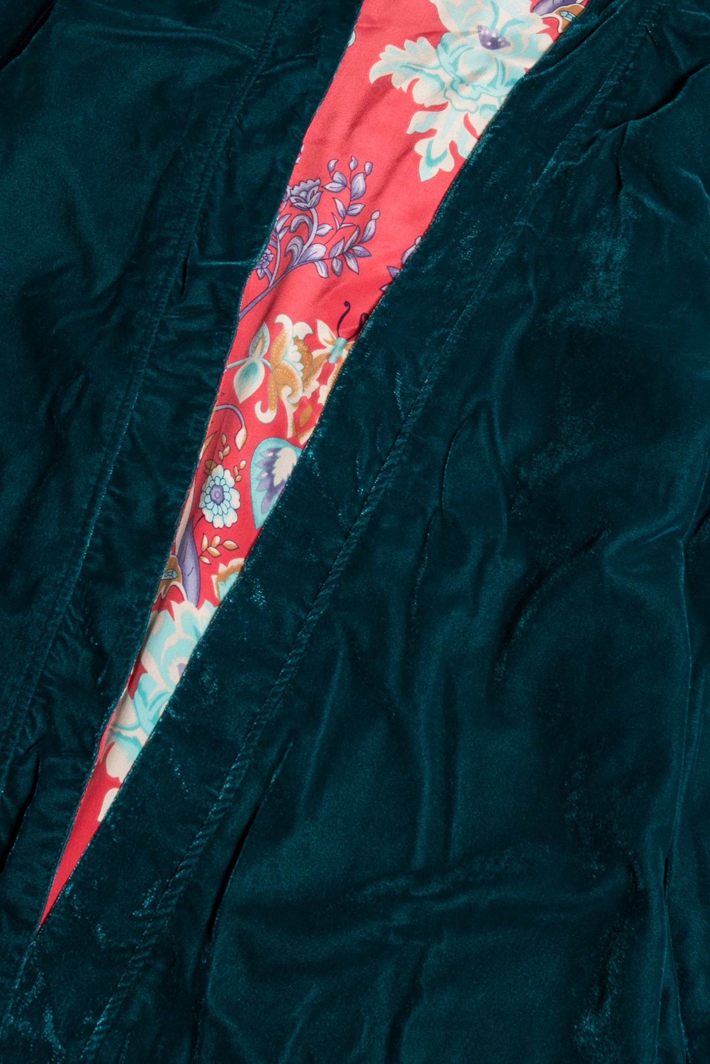 dettaglio tessuto di kimono verde in velluto
