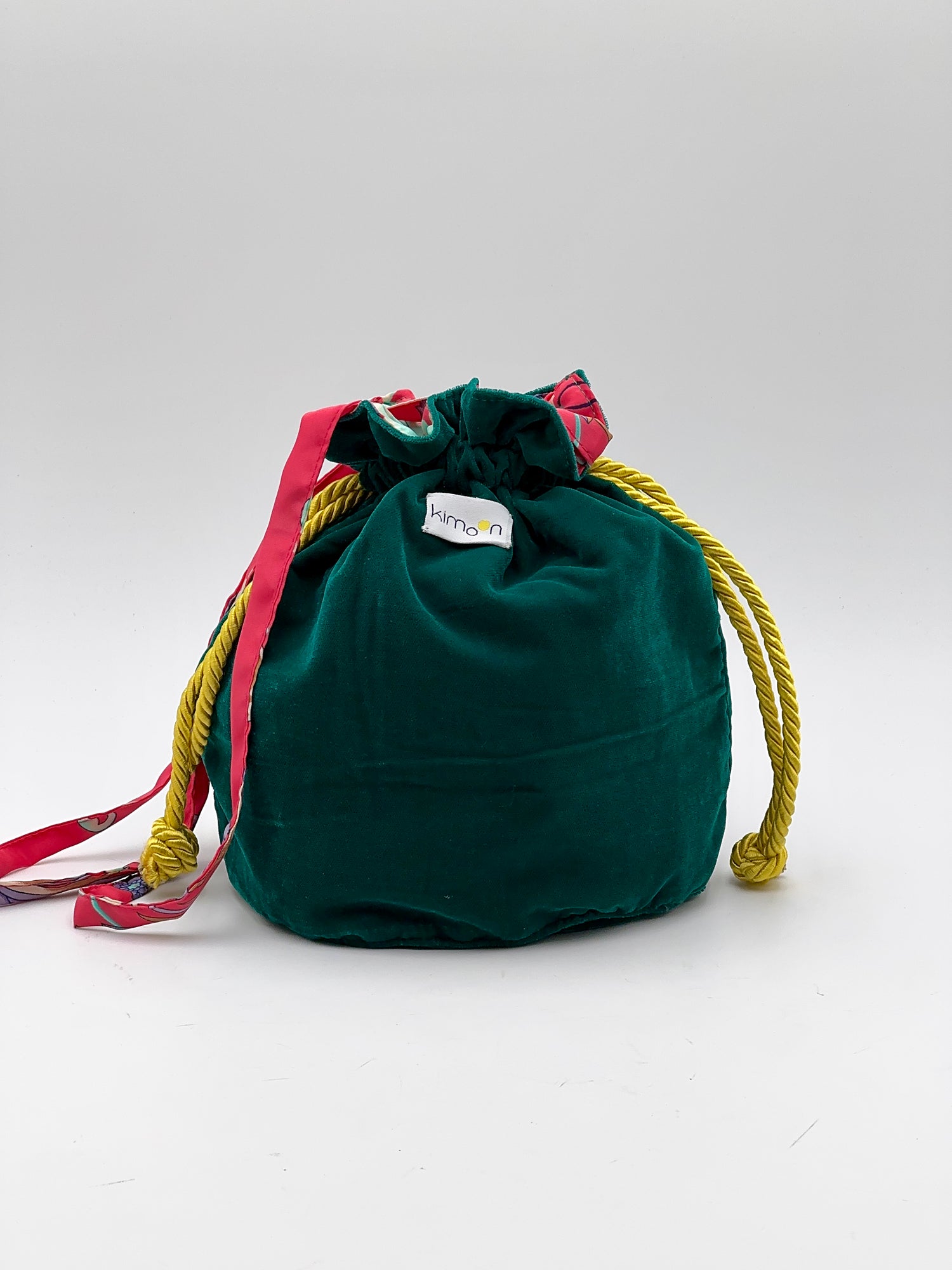 Borsetta a secchiello in velluto verde artigianale KIMOON