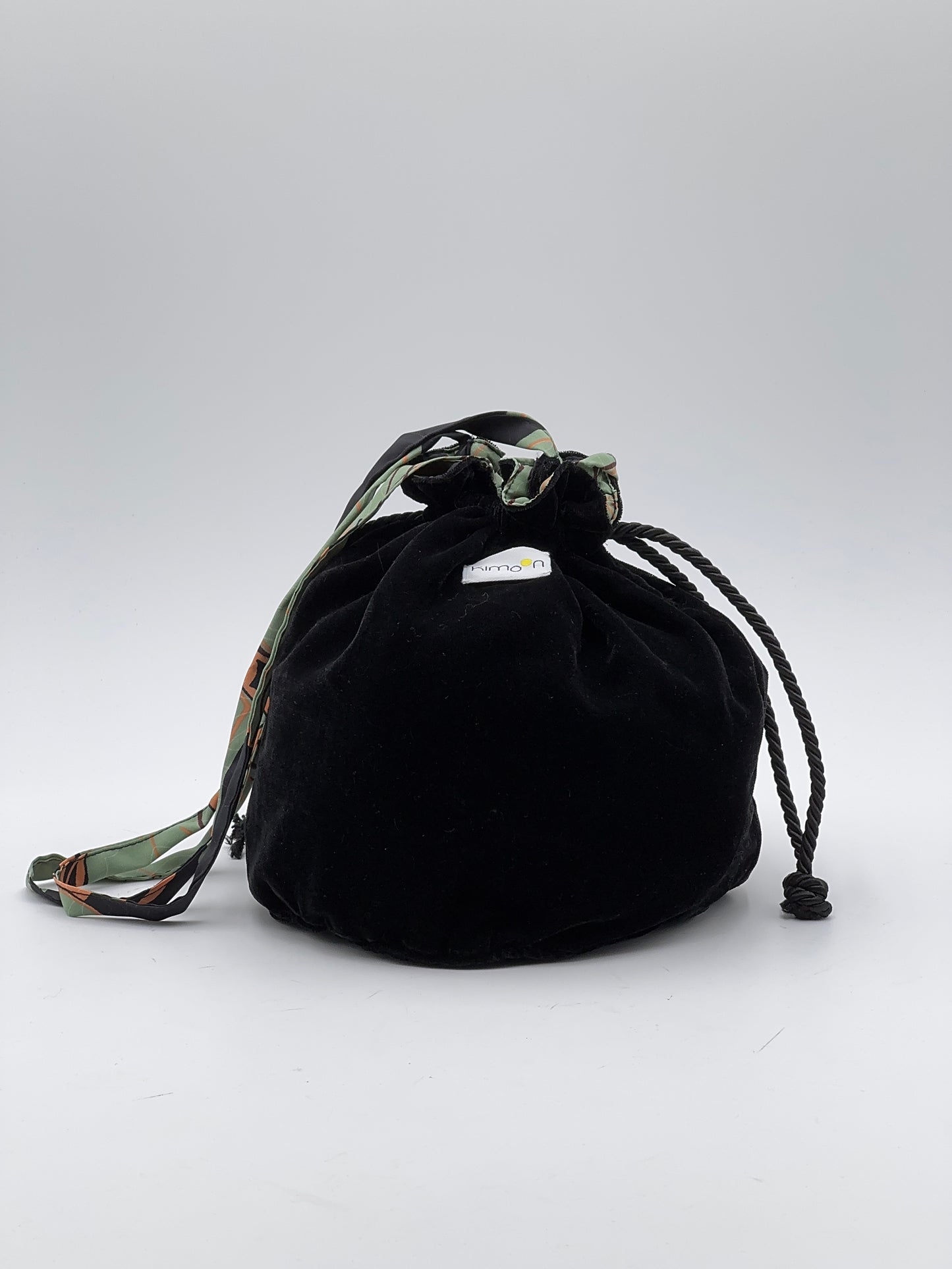 Borsetta a secchiello in velluto nero artigianale e reversibile KIMOON