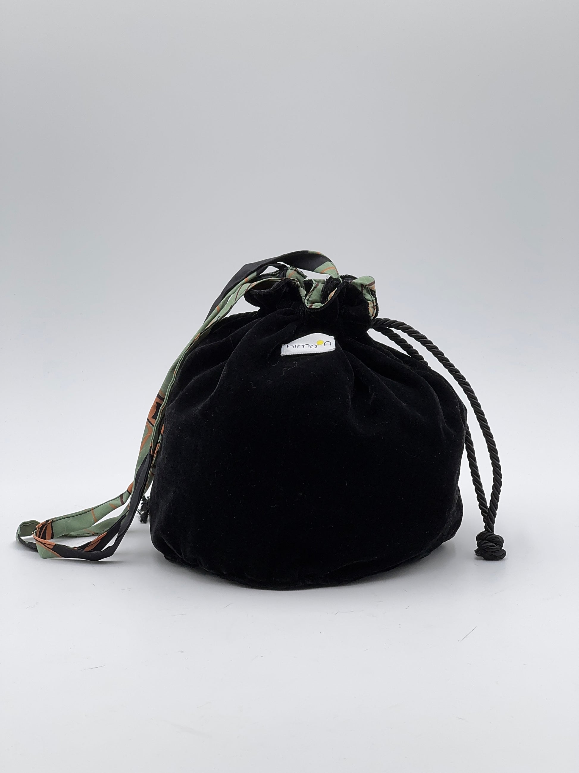 Borsetta a secchiello in velluto nero artigianale e reversibile KIMOON