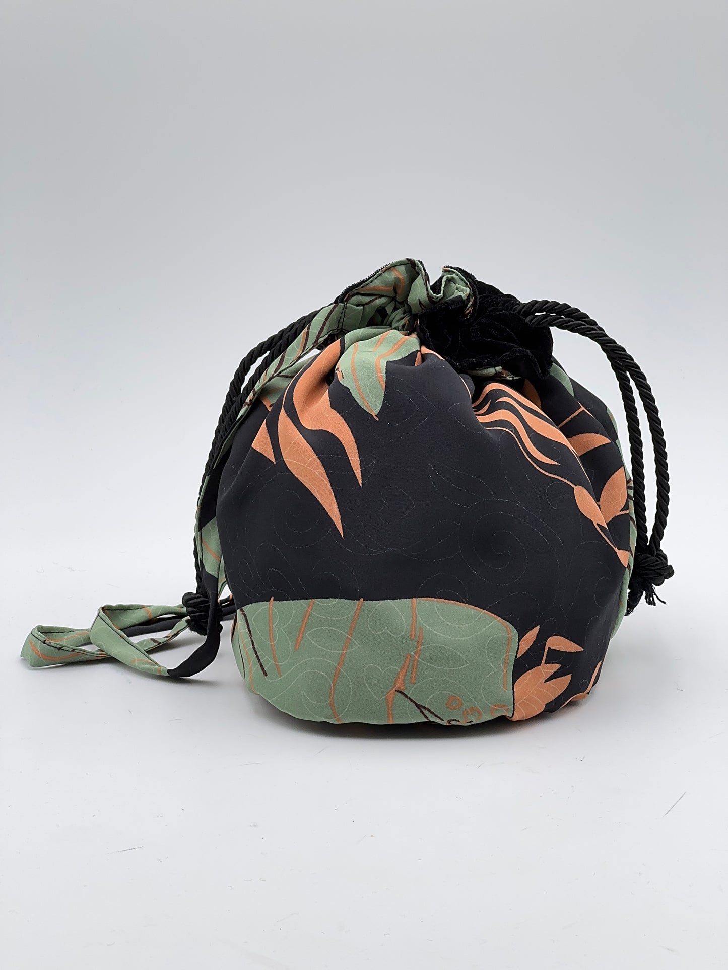 Borsetta artigianale double face in seta e velluto nero KIMOON